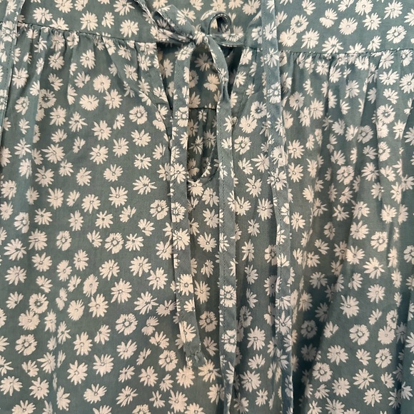 GAP Floral Green Women's Top - Picture 2 of 3